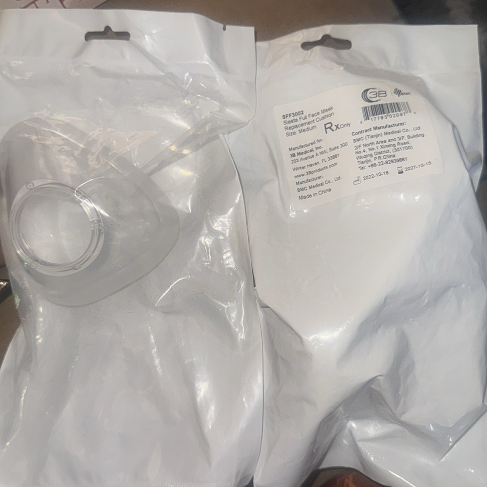 NWT Bundle of two Siesta full face Replacement cushion medium SFF3002